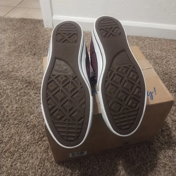 Converse  Unisex Size 8.5 men size 10.5 women Converse All Star Low Top Burgundy - Picture 7 of 10